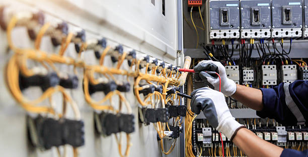 Professional Electrician technician working in Ovilla, TX